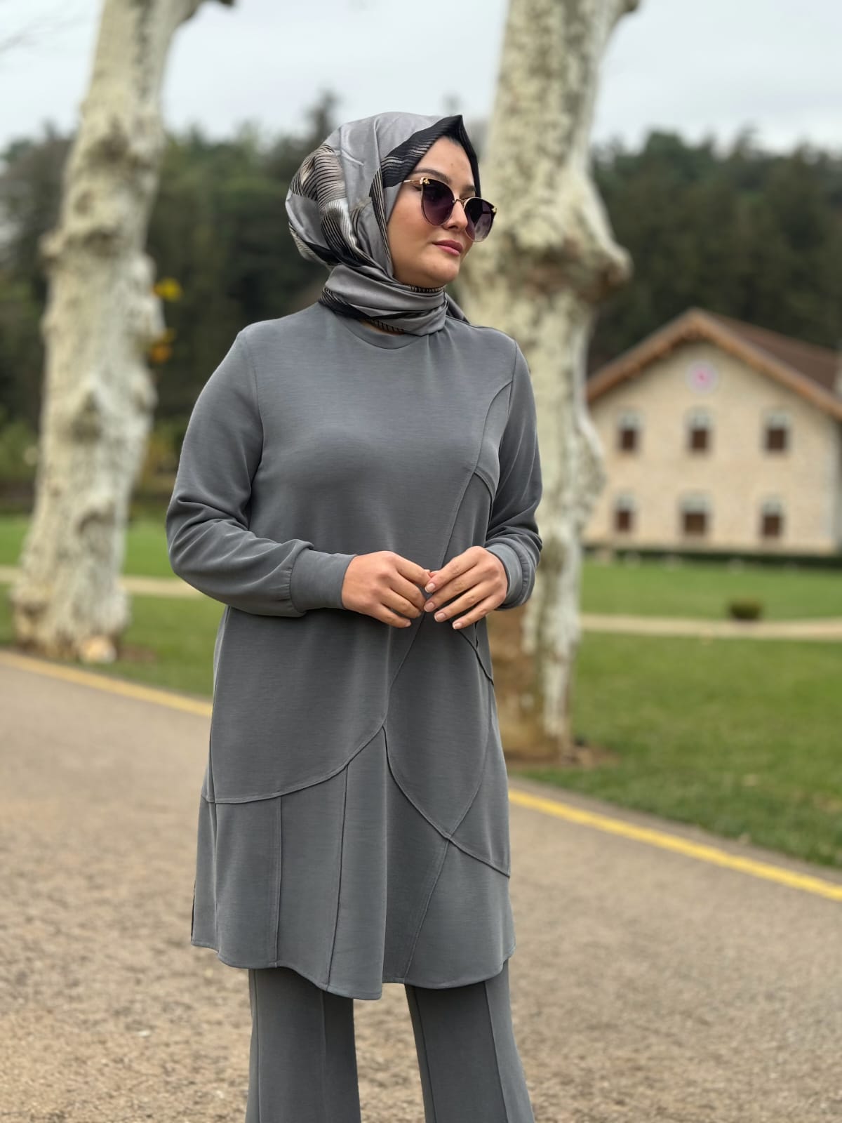 Asimetrik Dikiş Detaylı Tesettür Tunik