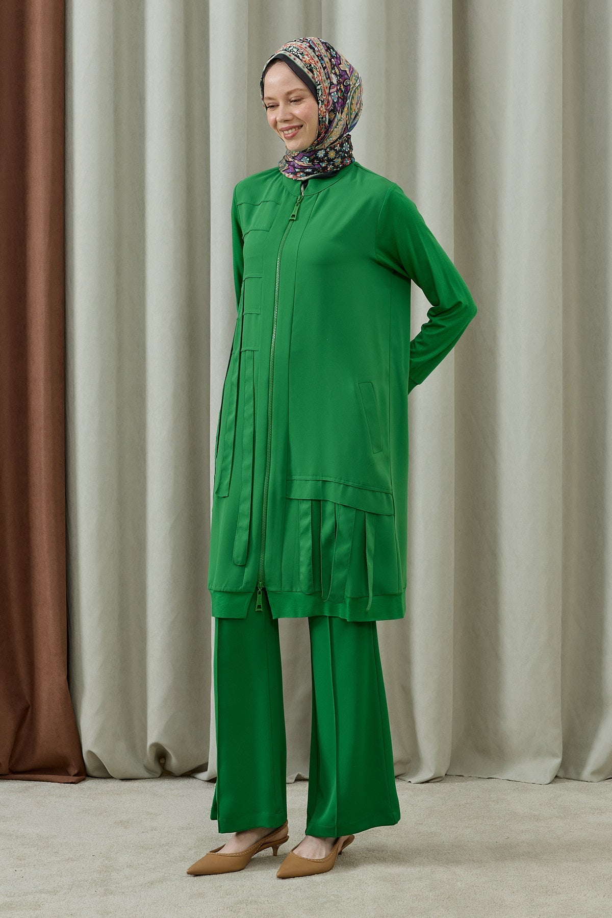 Fermuarlı Pile ve Şerit Detaylı Tesettür Tunik Benetton