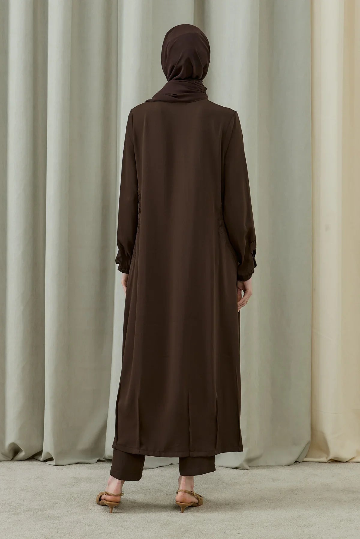 Fermuarlı Nervür Detaylı Uzun Ferace Kahverengi