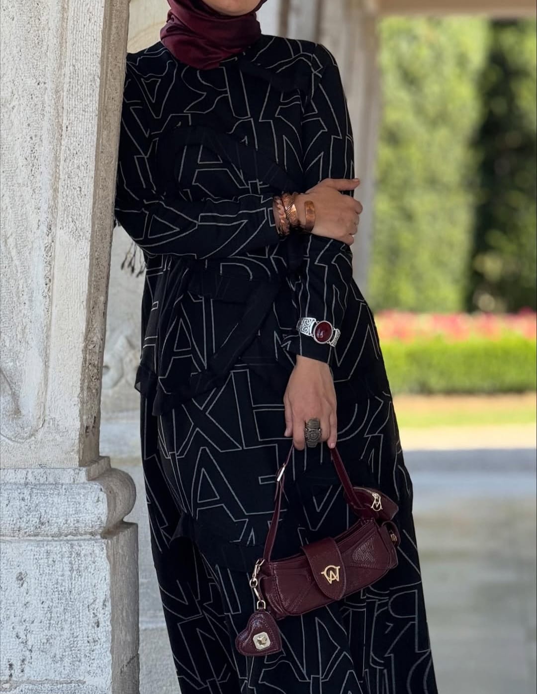 Harf Desenli Siyah Uzun Elbise
