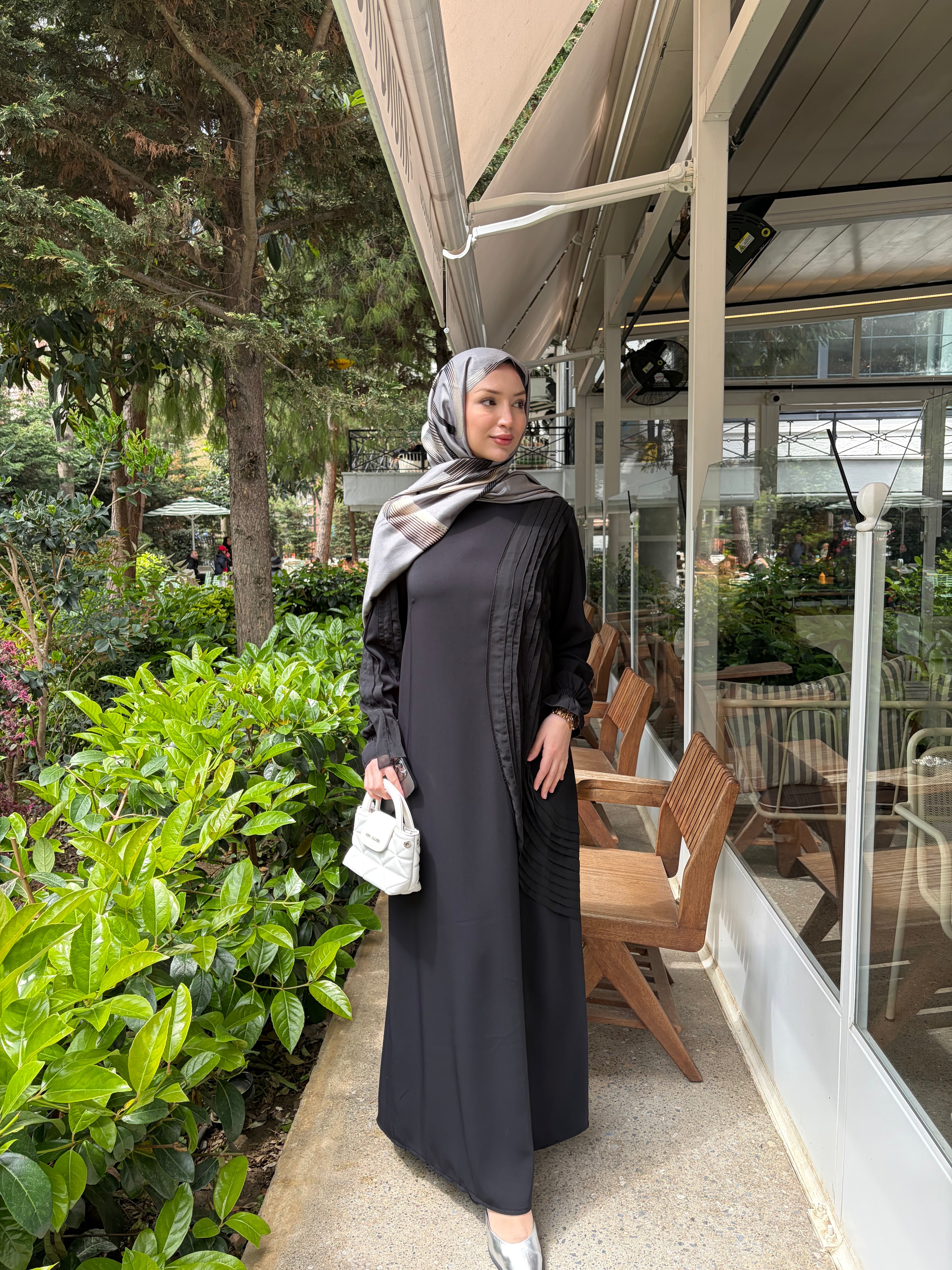 Şifon Detaylı Uzun Elbise
