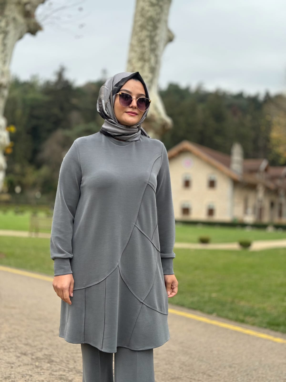 Asimetrik Dikiş Detaylı Tesettür Tunik