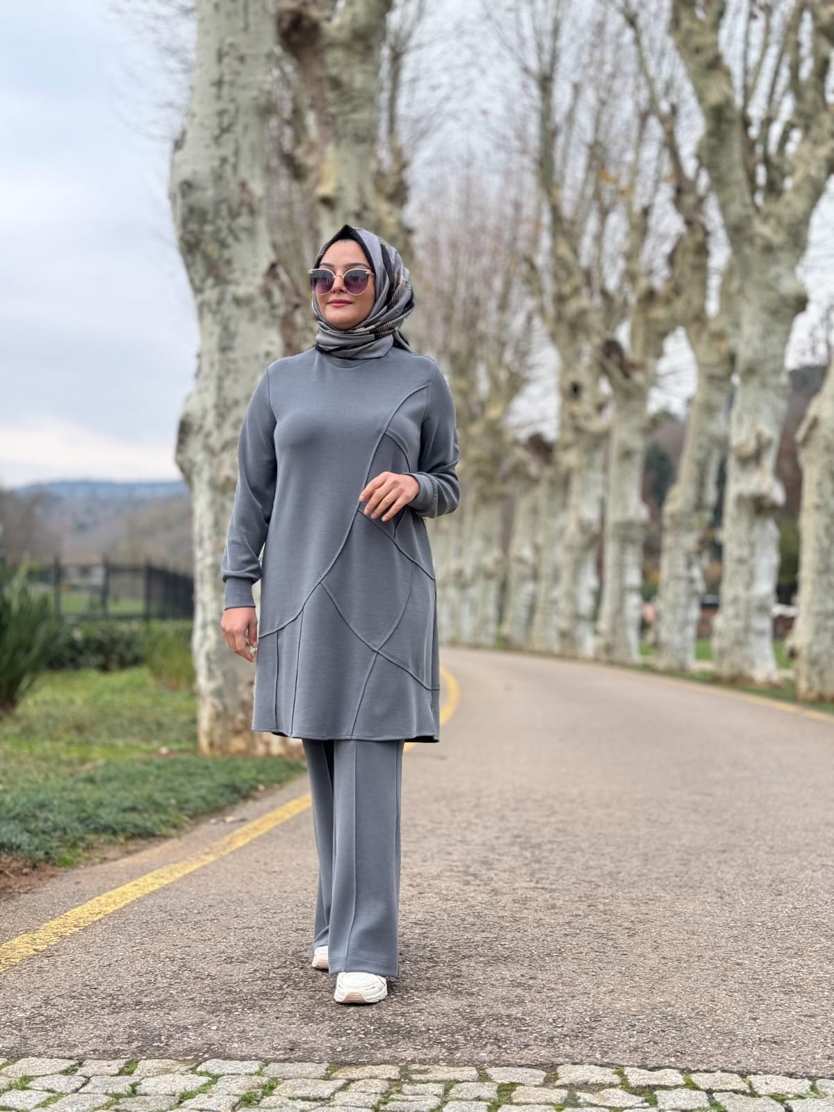 Asimetrik Dikiş Detaylı Tesettür Tunik