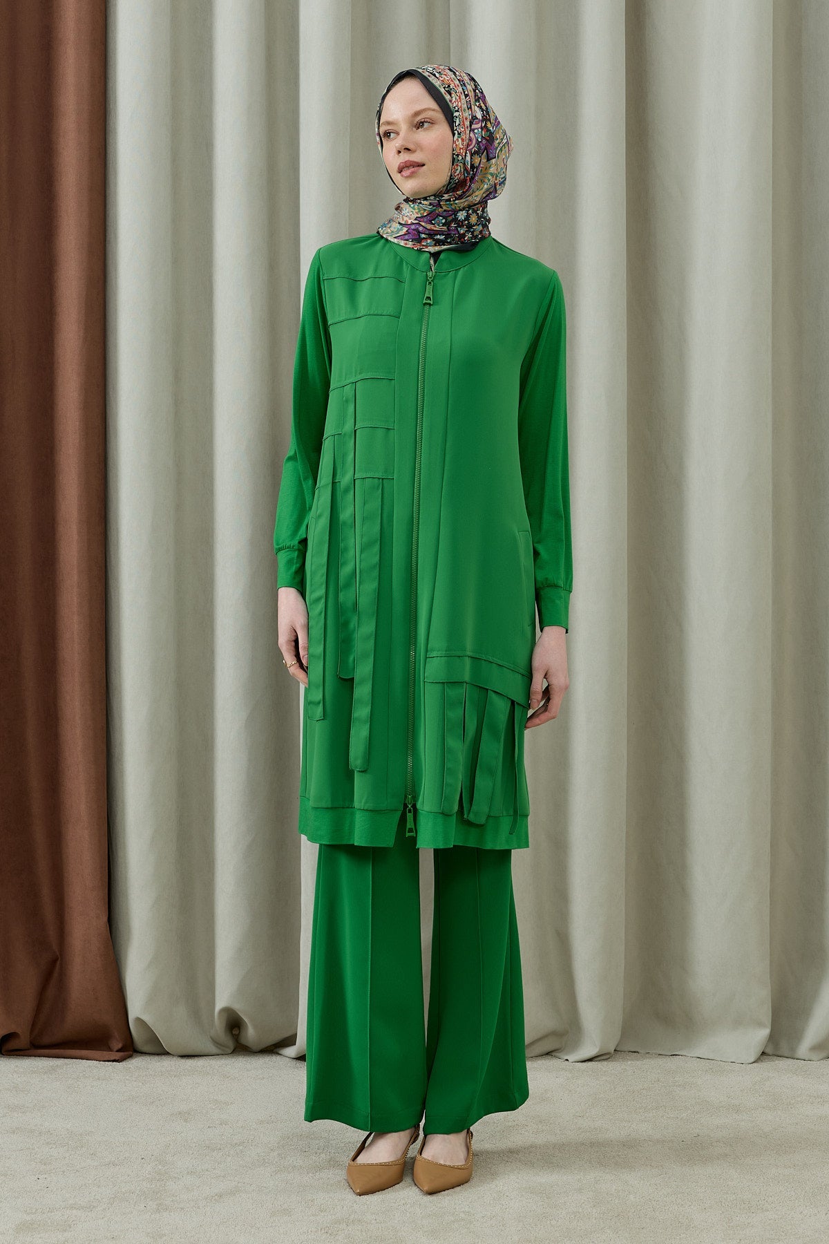 Fermuarlı Pile ve Şerit Detaylı Tesettür Tunik Benetton