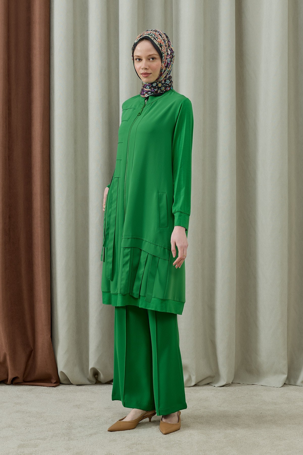Fermuarlı Pile ve Şerit Detaylı Tesettür Tunik Benetton