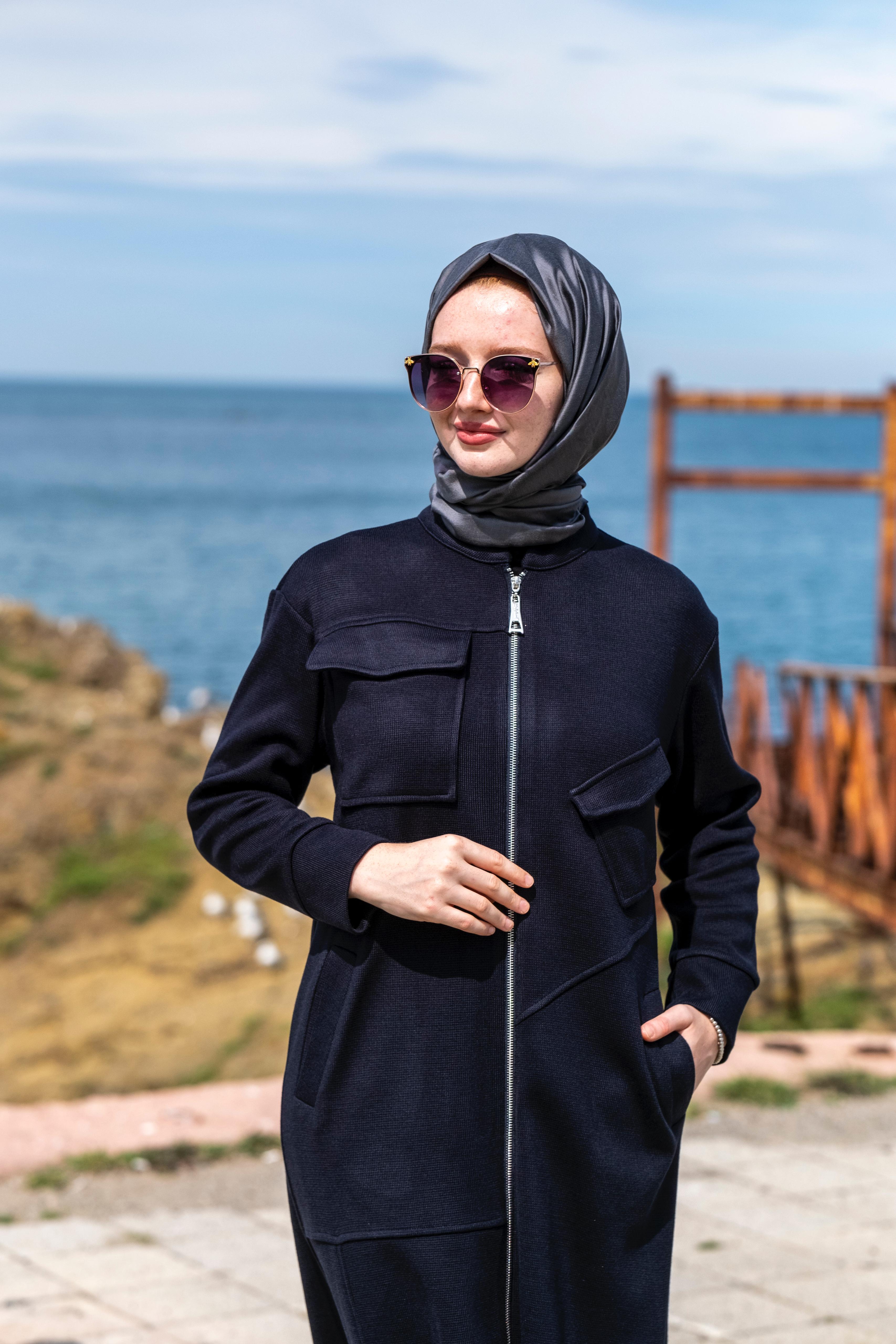 Asimetrik Dikiş ve Cep Detaylı Uzun Pardesü