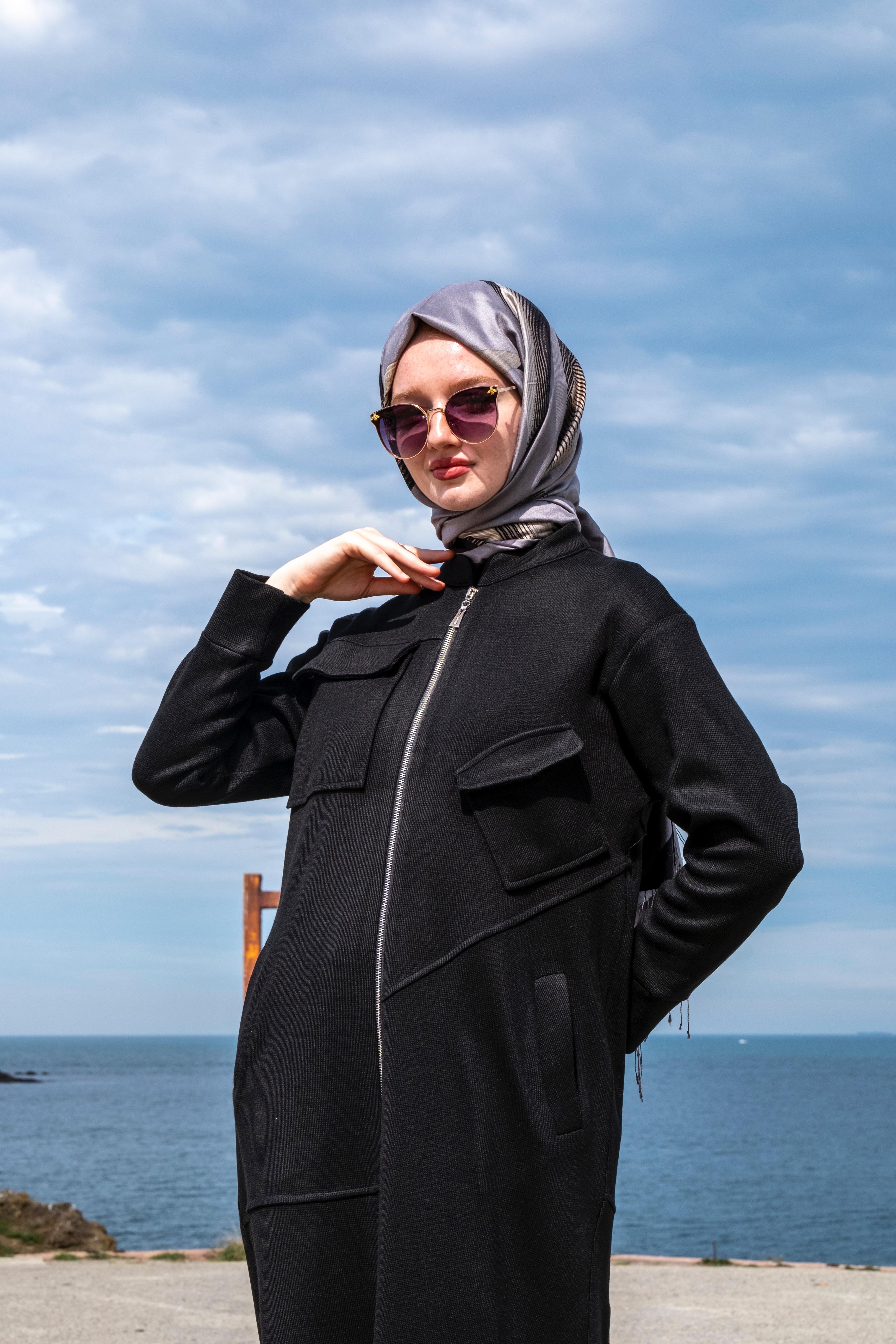 Asimetrik Dikiş ve Cep Detaylı Uzun Pardesü