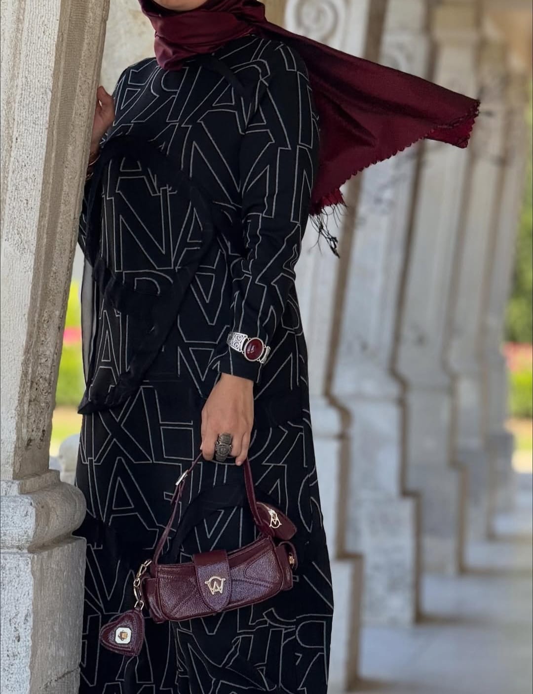 Harf Desenli Siyah Uzun Elbise