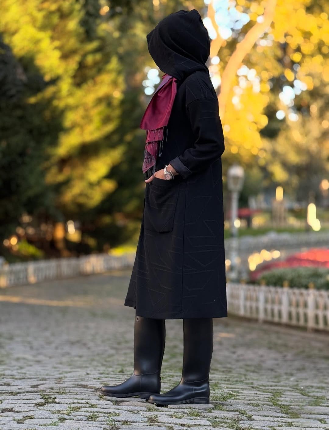 Siyah Kapüşonlu Fermuarlı Cep Detaylı Tesettür Kap