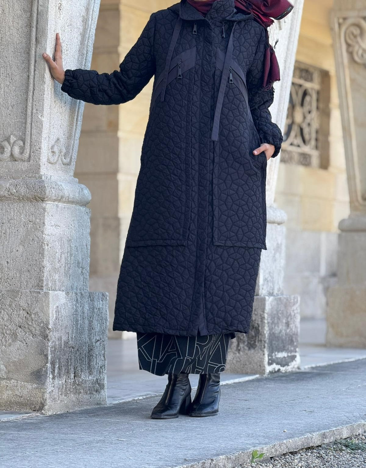 Kapüşonlu Fermuarlı Cep Detaylı Kapitone Pardesü