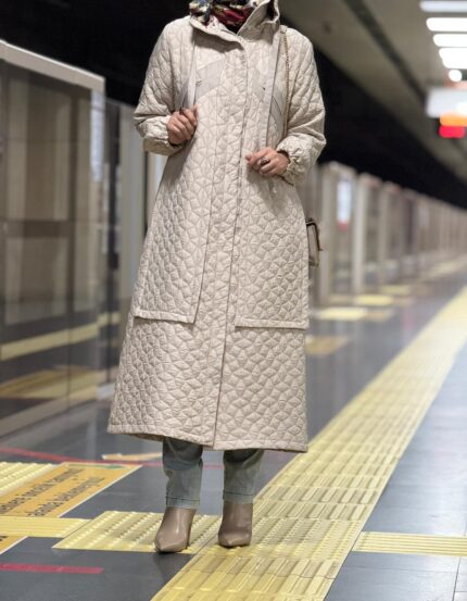 Kapüşonlu Fermuarlı Cep Detaylı Kapitone Pardesü